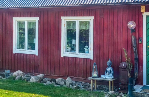 Ballingslov House | Welcome to this appealing vacation home near a lake!