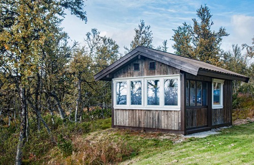 Tolga Municipality House | Welcome to this beautiful and family friendly wooden house with hot tub and mountain views.