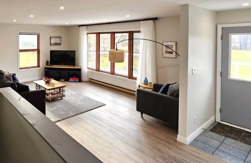 Picton House | Welcome to West Lake Retreat! Sandbanks & Hot Tub