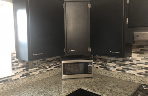 White Oak House | Welcome to your cozy cleaned home with 7 rooms, 10 beds, and 3 full bathrooms