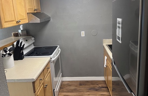 Lakewood Condo | Welcome to your charming 1-bedroom, condo close to the foothills and downtown