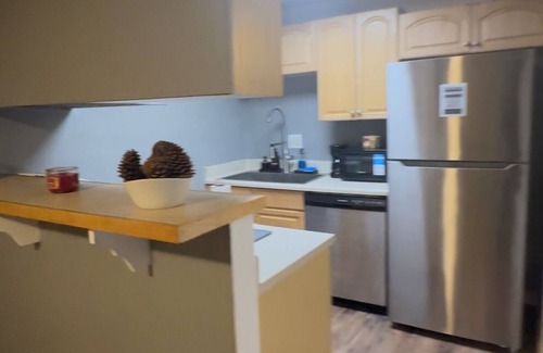 Lakewood Condo | Welcome to your charming 1-bedroom, condo close to the foothills and downtown