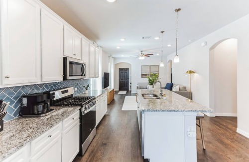 Justin House | Welcome to Your Home-Away-From-Home in Charming Justin, Texas!