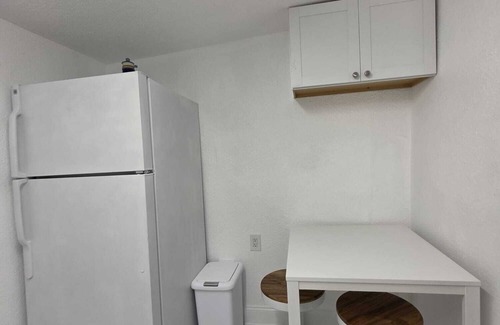 Tampa Apartment | Welcome to your perfect getaway! This fully furnished retreat features a spacio