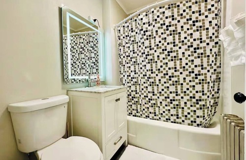 Casper Apartment | Welcome to your perfect home away from home in the heart of the city!