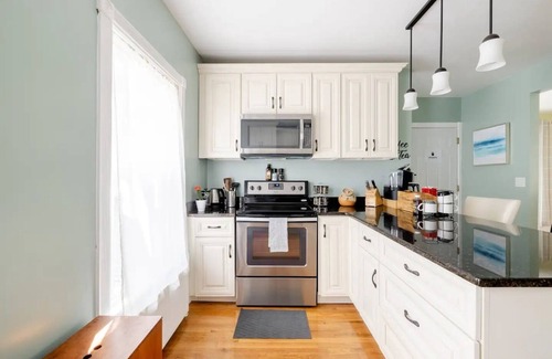 East Bayside Apartment | Welcome to Your Portland Haven: A Charming & Bright 2BR Retreat