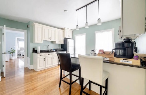 East Bayside Apartment | Welcome to Your Portland Haven: A Charming & Bright 2BR Retreat