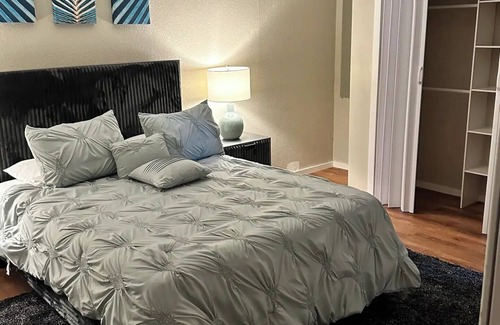 Lewiston House | Welcome to your quiet spacenn