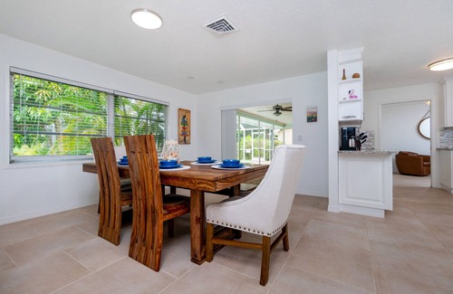 Laurel House | Welcome to your santuary! New ‘23 rates for oversized pool and quiet corner lot.