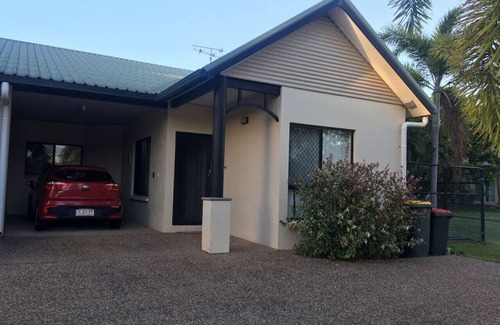 Durack House | Welcome to Your Tropical Getaway!