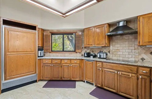 Wetmore Villa | Welcome! Unwind in this stunning Villa and relax in the private hot tub!