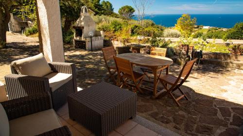 Magomadas Apartment | Welcomely - Badde Nuraghe dimora vista mare con parcheggio privato