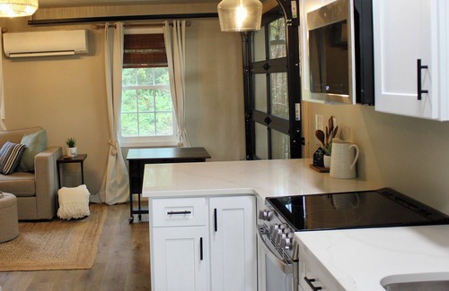Se Ree House | Welcoming 2-bedroom house with lake access in charming McDaniels