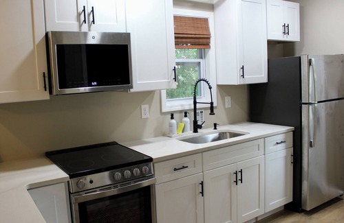 Se Ree House | Welcoming 2-bedroom house with lake access in charming McDaniels