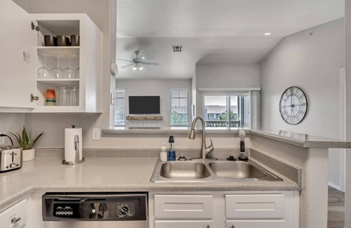 Clearfield Apartment | Welcoming 2BR Pool Gym Near Hill AFB Lagoon