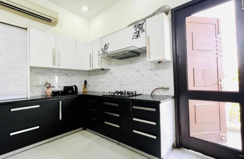 Greater Kailash Apartment | Welcoming 3-bedroom apartment with WiFi in vibrant New Delhi - Greater kailash