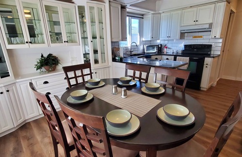 Southeast Edmonton House | Welcoming 3-bedroom house with WiFi in charming Edmonton