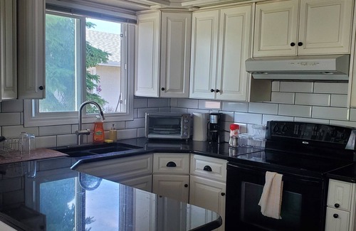 Southeast Edmonton House | Welcoming 3-bedroom house with WiFi in charming Edmonton