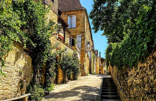 Sarlat-la-Caneda Apartment | Welcoming apartment with stunning views of Medieval Sarlat