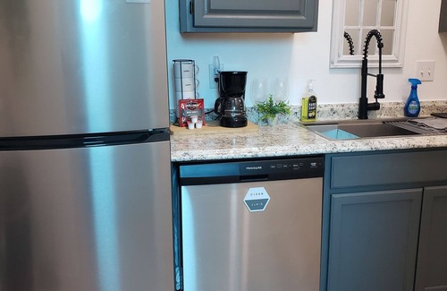 Joplin Condo | Welcoming, Cozy Condo in Convenient, Secure Location. Updated and Pet Friendly!