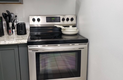 Joplin Condo | Welcoming, Cozy Condo in Convenient, Secure Location. Updated and Pet Friendly!