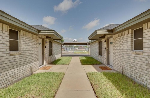 Edinburg Apartment | Welcoming Edinburg Apartment - Pet Friendly!
