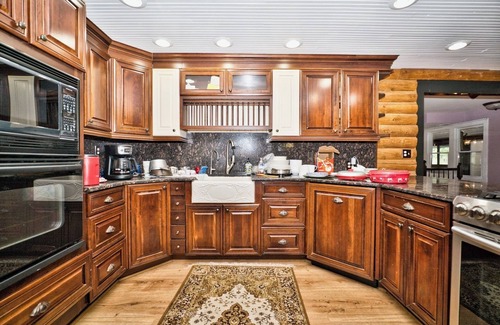 Sheridan Other | Welcoming farmhouse with AC in charming Sheridan