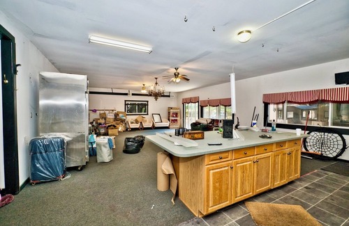 Sheridan Other | Welcoming farmhouse with AC in charming Sheridan