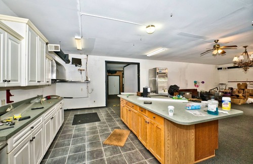 Sheridan Other | Welcoming farmhouse with AC in charming Sheridan