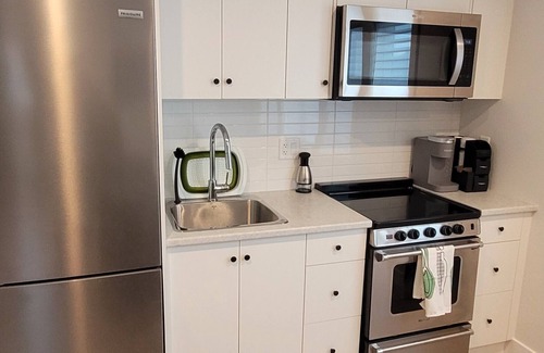 Sardis Apartment | Welcoming fully furnished bungalow with AC in Chilliwack