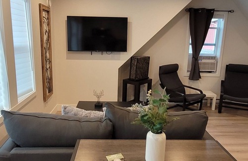 Sardis Apartment | Welcoming fully furnished bungalow with AC in Chilliwack