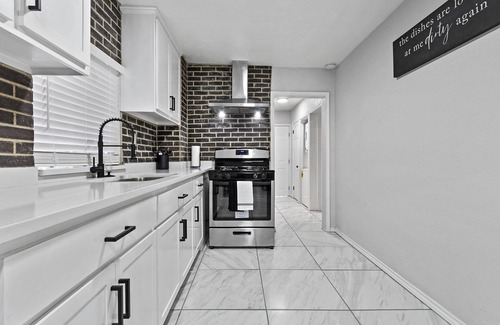 El Paso Apartment | Welcoming modern home in Central El Paso