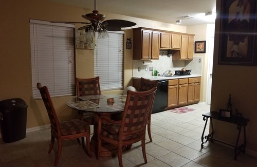 Temple House | Welcoming, spacious, and centrally located 3bd/1.5 bath home