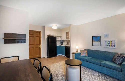 Lone Tree Hotel | Welcoming Suite Perfect for Family Near Park Meadows | Free Breakfast