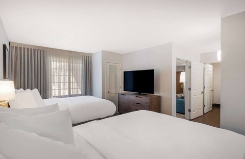 Lone Tree Hotel | Welcoming Suite Perfect for Family Near Park Meadows | Free Breakfast