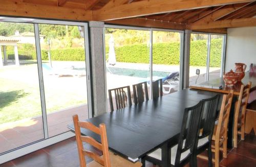 Cardielos Villa | Welcoming villa in Santa Leocádia, private pool 475 m²