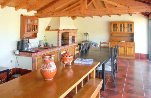 Cardielos Villa | Welcoming villa in Santa Leocádia, private pool 475 m²