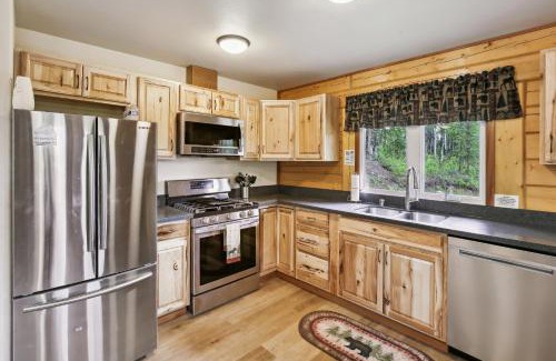 Meadow Lakes House | Welcoming Wasilla Cabin with Patio!