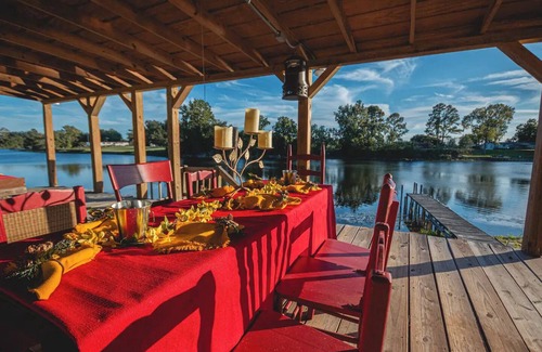 Natchez House | Welcoming White House on Cane River.nn
