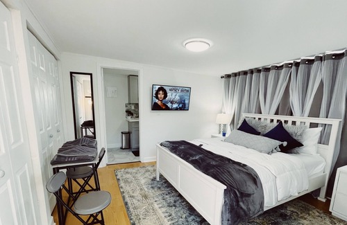 The Hammocks Apartment | welcoming you to a Bedroom kitchen and parking