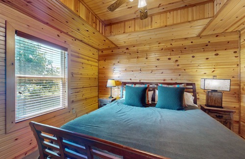 Maysville Cabin | Well-appointed cabins with 2 kitchenettes, grills, patio, electric fireplaces