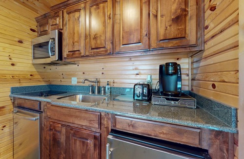 Maysville Cabin | Well-appointed cabins with 2 kitchenettes, grills, patio, electric fireplaces