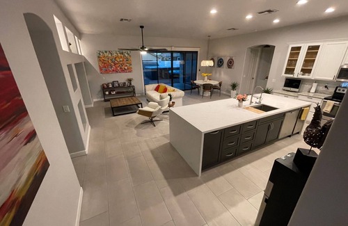 Glendale House | Well appointed home in Glendale with a Private Room with Exclusive Bathroom