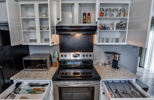 Round Rock House | Well appointed home minutes from Kalahari and Downtown