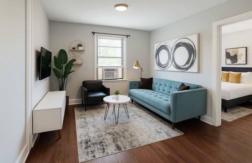Chicago Apartment | Well-Appointed &Vibrant 2BR Apt