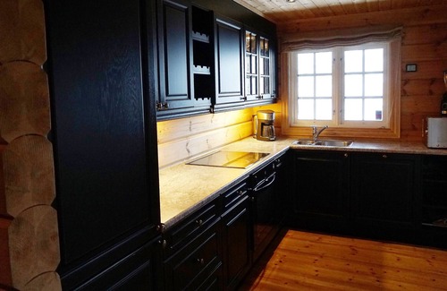 Møre og Romsdal Cabin | Well equipped cabin sorunded with the best of moutains and fjords