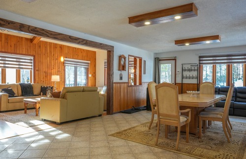 Saint-Calixte Ski Chalet | Well equipped Chalet & newly renovated in 2022 with lots of rooms!