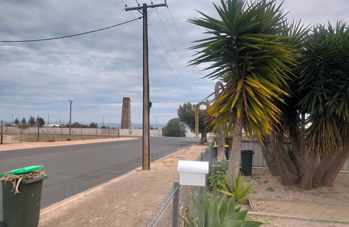 Wallaroo House | Well equipped family holiday house. Close to the beach, shops and playgrounds.