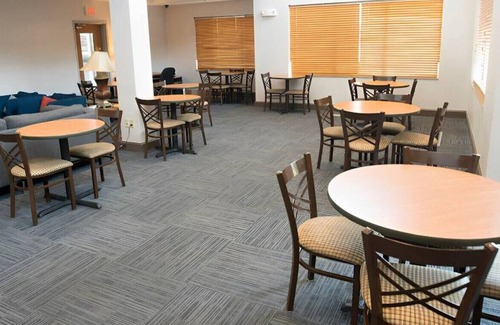 Chanhassen House | Well-Equipped Sanctuary for Your Staycation! Gym