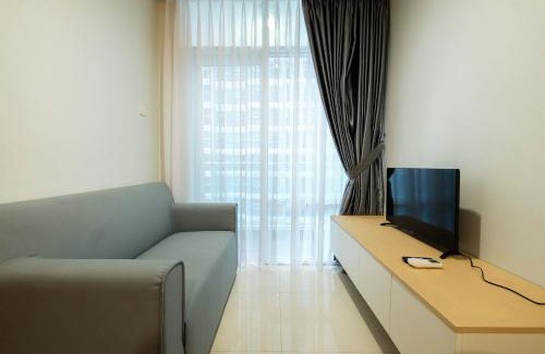 Tangerang Apartment | Well Furnished 1BR Brooklyn Alam Sutera Apartment By Travelio